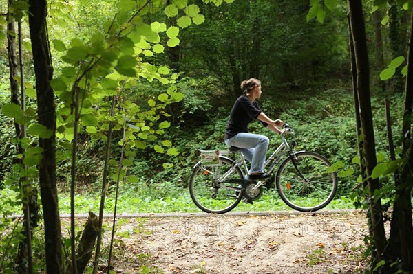 France, Haute Normandie, eure, pays de risle estuaire, pont authou, pole touristique solidaire, location de velos, voie verte harcourt evreux, tandem, panier pique nique,