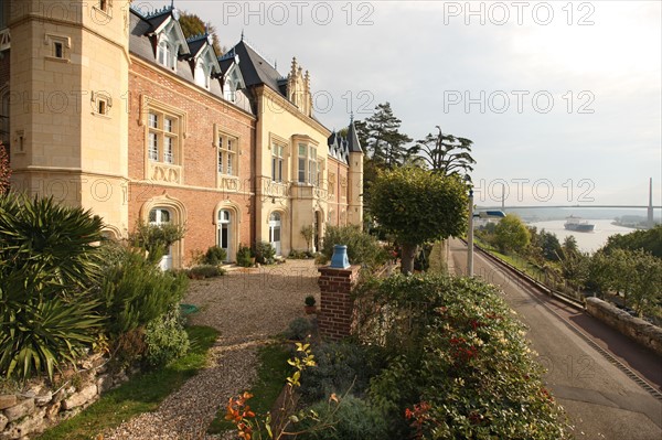 France, Haute Normandie, seine maritime, pays des caux seine, manoir de retival, table d'hotes, chambres d'hotes, vue sur la seine, cargo en seine,