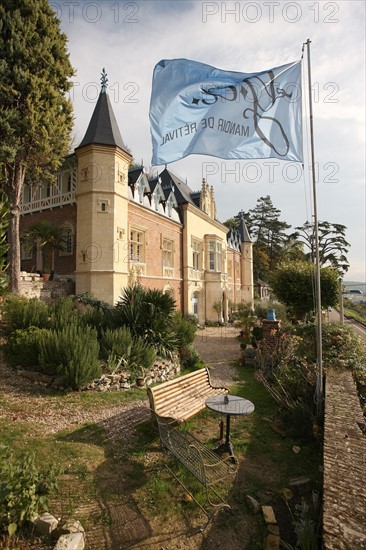 France, Haute Normandie, seine maritime, pays des caux seine, manoir de retival, table d'hotes, chambres d'hotes, vue sur la seine, cargo en seine,