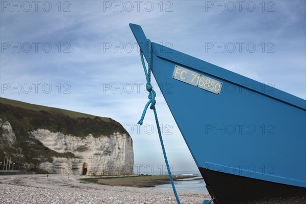 France, Haute Normandie, seine maritime, pays des hautes falaises, etretat, yport plage, galets, falaise d'amont, barques, caiques, bateaux, canots, impressionnisme,