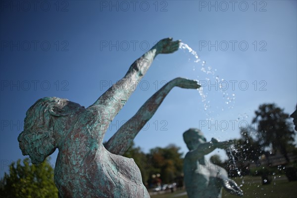 France, Haute Normandie, seine maritime, pays d'accueil touristique du pays de bray, forges les eaux, promenade du bois de l'epinay, sculpture de jm de pas, les trois sources,