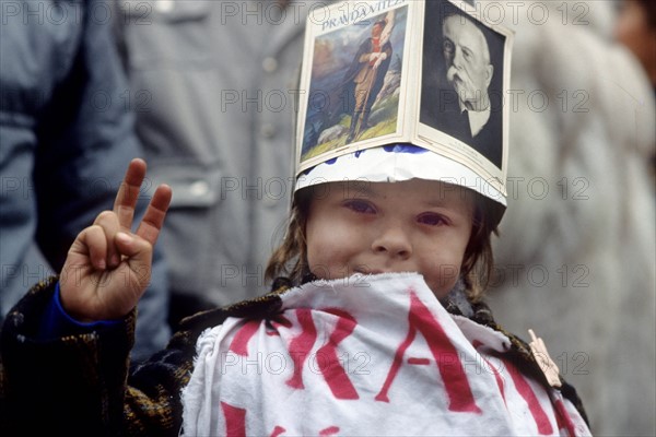 tchecoslovaquie, prague, 29 decembre 1989, Vaclav Havel vient d'etre elu president avec plus de 80% des suffrages, scene de liesse, place venceslas,