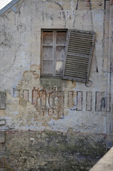 maison, cours d'eau, centre ville, feuilles, automne, volet, maison decrepite, maison, cours d'eau, centre ville, feuilles, automne, volet, maison decrepite,