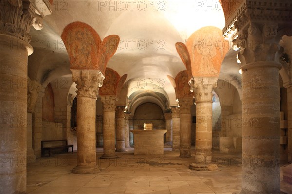 France, Basse Normandie, calvados, bessin, bayeux, cathedrale, crypte, piliers, anges musiciens au dessus des chapiteaux,