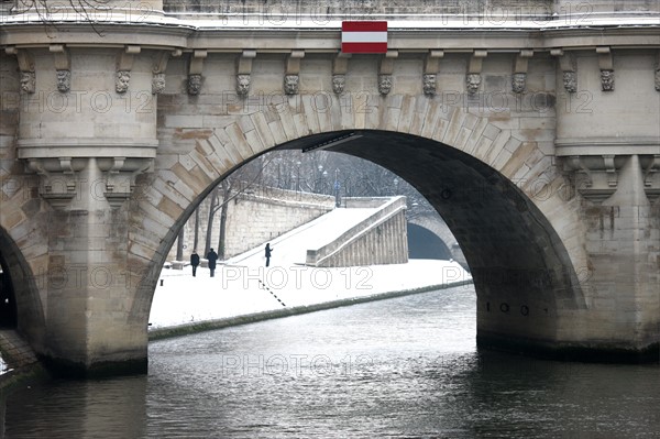 Paris sous la neige