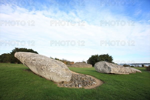 France, Bretagne, morbihan, golfe du morbihan, locmariaquer, site megalithique, monument historique, prehistoire, le grand menhir brise,