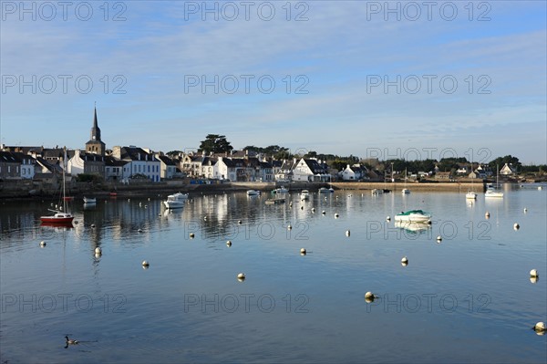 France, Bretagne, morbihan, golfe du morbihan, locmariaquer, mer, eau, bateaux, naires, voiliers, village, port,