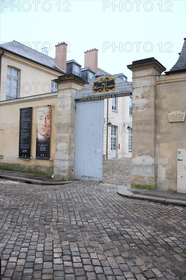 France, Ile de France, Yvelines, Versailles, dependances du chateau de Versailles, hotel des menus plaisirs du roi, 22 avenue de paris, centre de musique baroque, facade sur rue,