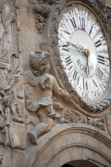 France, Ile de France, Yvelines, Versailles, dependances du chateau de Versailles, grand commun, 1 rue de l'independance americaine, detail angelot et horloge,