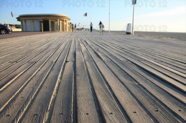 France, Basse Normandie, Calvados, cote fleurie, Deauville, plage, les planches, cabines de bains, rambardes peintes, acteurs de cinema americain,