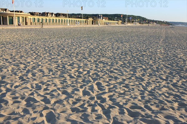 France, Basse Normandie, Calvados, cote fleurie, Deauville, plage, les planches, cabines de bains, rambardes peintes, acteurs de cinema americain,