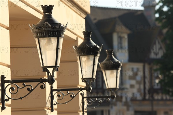 France, Basse Normandie, Calvados, Deauville, casino barriere, detail facade arriere, ornements, candelabres, eclairage, luminaires;