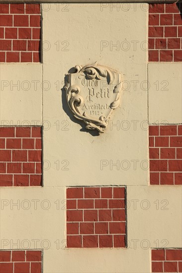 France, Basse Normandie, Calvados, Deauville, hotel normandy, detail, style anglo normand, architecture, poteries, palace, hotellerie de luxe, architecte theo petit, pans de bois, appareil de brique,