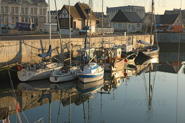 France, Basse Normandie, Calvados, Deauville, hotel normandy, port, voiliers, bassin des visiteurs,