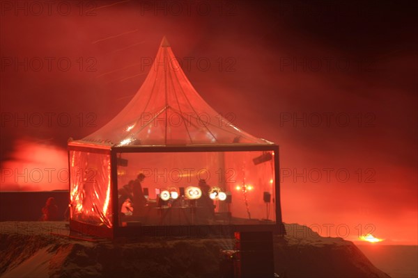 France, Basse Normandie, Calvados, Deauville, opera de feu, 19 juin 2010, creation de Groupe F et pascal dusapin, compositeur sur la plage de Deauville, feu d'artifice,