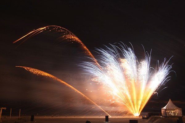 France, Basse Normandie, Calvados, Deauville, opera de feu, 19 juin 2010, creation de Groupe F et pascal dusapin, compositeur sur la plage de Deauville, feu d'artifice,