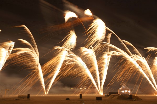 France, Basse Normandie, Calvados, Deauville, opera de feu, 19 juin 2010, creation de Groupe F et pascal dusapin, compositeur sur la plage de Deauville, feu d'artifice,