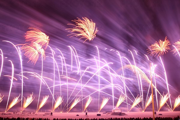 France, Basse Normandie, Calvados, Deauville, opera de feu, 19 juin 2010, creation de Groupe F et pascal dusapin, compositeur sur la plage de Deauville, feu d'artifice,