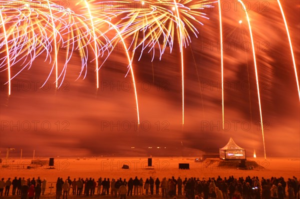 France, Basse Normandie, Calvados, Deauville, opera de feu, 19 juin 2010, creation de Groupe F et pascal dusapin, compositeur sur la plage de Deauville, feu d'artifice,