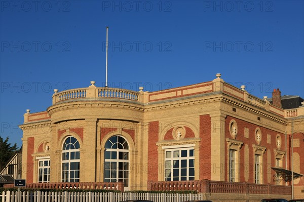 France, Basse Normandie, Calvados, cote fleurie, Deauville, villa le cercle, siege estival du jockey club pendant la saison de courses,