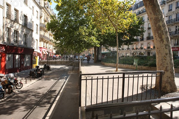 France, Ile de France, paris 5e arrondissement, rue saint victor, voies a hauteur differente, rue des ecoles, escaliers et rampe,