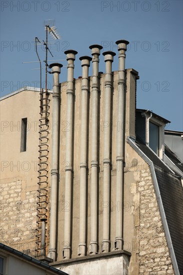 France, paris, quai de conti, bord de seine, pignon avec tuyauteries de cheminees,