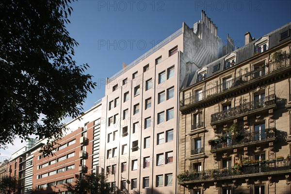 France, Ile de France, paris 11e arrondissement, 95 avenue parmentier, immeuble haut, silhouette,