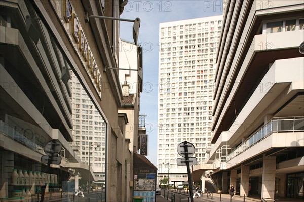 France, Contrasting