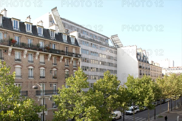 France, Ile de France, paris, 13e arrondissement, 67 rue du chevaleret, immeuble, cheminee en oblique,