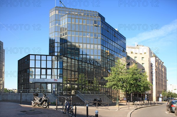 France, Ile de France, paris 15e arrondissement, angle du bd pasteur et rue du cotentin, jgare de vaugirard, angle et hauts immeubles,