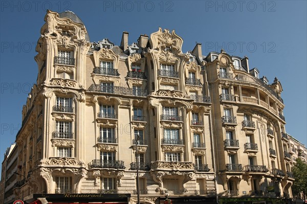 24 place Etienne Pernet, Paris