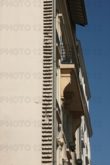 France, paris 15e arrondissement, place charles michels, angle de la rue des entrepreneurs, briques d'attente en pignon d'immeuble,