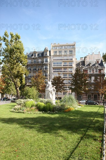 France, Ile de France, paris 17e arrondissement, place du general catroux, silhouettes de batiments du 2 au 6,