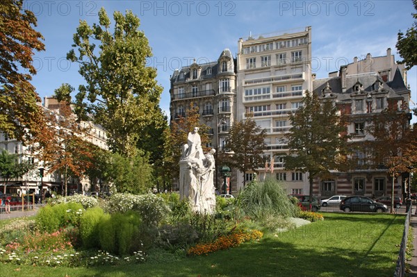 France, Ile de France, paris 17e arrondissement, place du general catroux, silhouettes de batiments du 2 au 6,