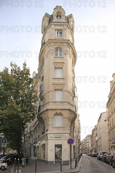 France, Acute angle building