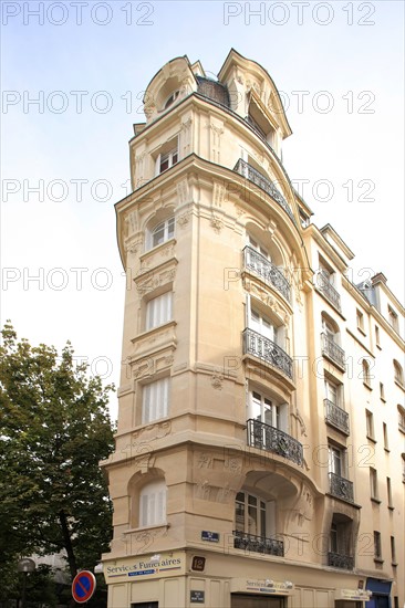 France, Acute angle building