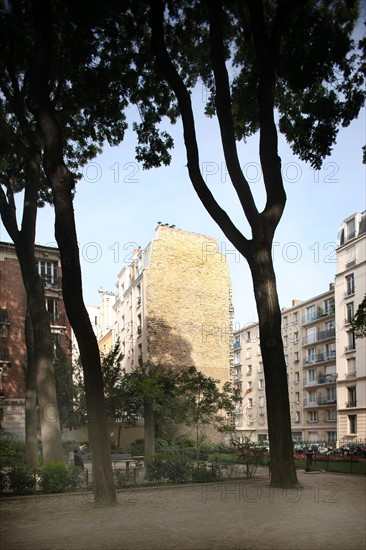 France, Ile de France, paris 18e arrondissement, 227 rue marcadet, mur sur une parcelle vide devenu le square carpeaux,