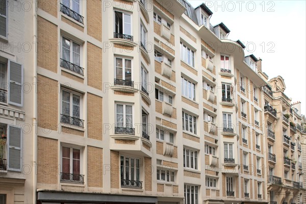 France, Ile de France, paris 18e arrondissement, 7 rue de tretaigne, immeuble, architecte henri sauvage,
