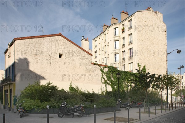 France, Ile de France, paris 20e arrondissement, rue de buzenval, angle vec la rue de terre neuve, facades brutes, carrefour,