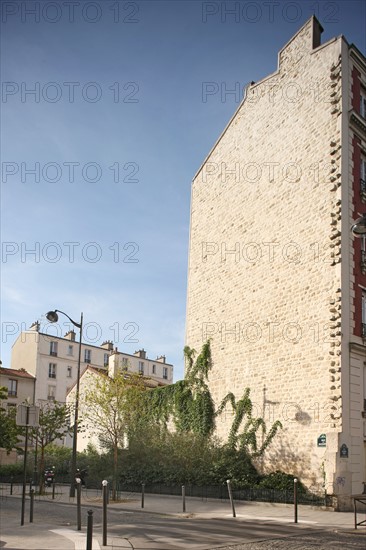 France, Ile de France, paris 20e arrondissement, rue de buzenval, angle vec la rue de terre neuve, facades brutes, carrefour,