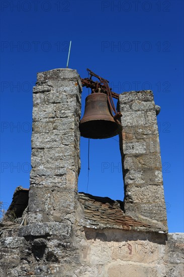 france, region midi pyrenees, aveyron, najac, village sauvegarde, chateau, forteresse, moyen age, vieilles pierres, patrimoine, histoire, interieur du chateau, sommet, cloche,