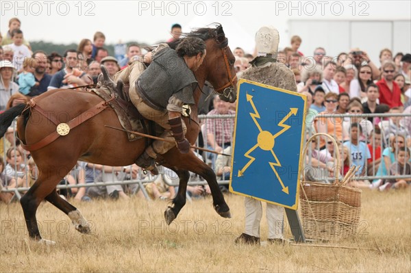 France, Haute Normandie, eure, le vieil evreux, site gallo romain de gisacum, journees gallo romaines, 15 aout 2010, combat de gaulois,