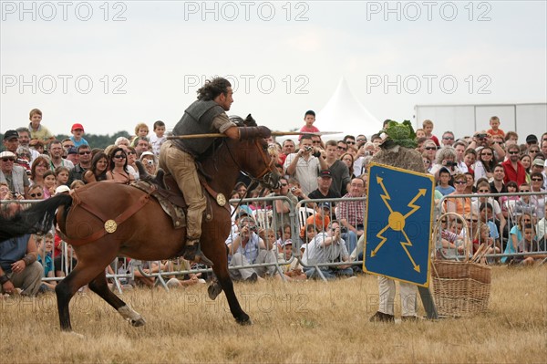 France, Haute Normandie, eure, le vieil evreux, site gallo romain de gisacum, journees gallo romaines, 15 aout 2010, combat de gaulois,