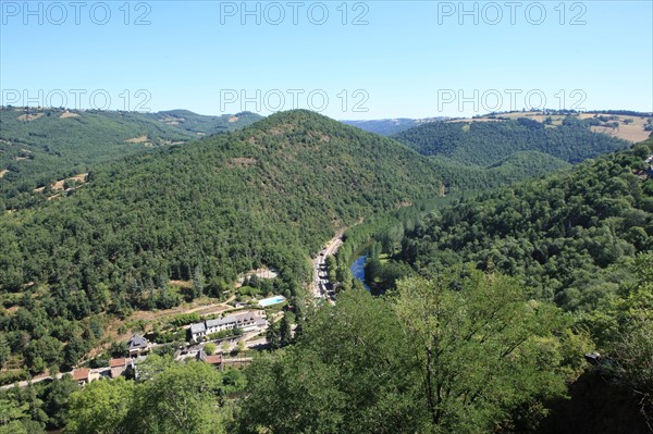 france, region midi pyrenees, aveyron, najac, village sauvegarde, chateau, forteresse, moyen age, vieilles pierres, patrimoine, histoire, panorama, sommets,