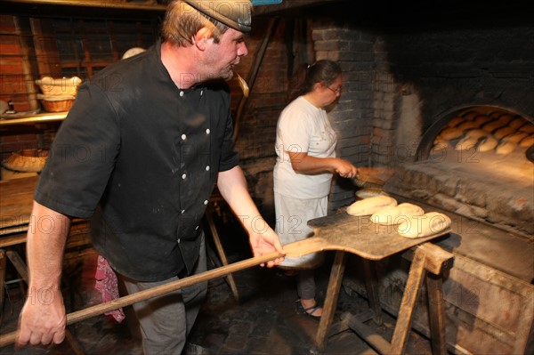 France, Haute Normandie, eure, roumois, la haye de routot, four a pain, cuisson, boulanger,