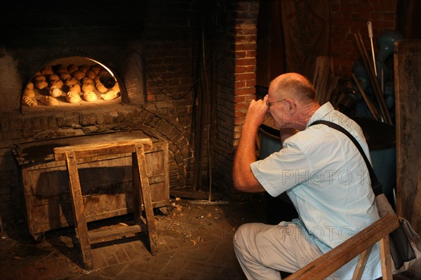 France, Haute Normandie, eure, roumois, la haye de routot, four a pain, cuisson, boulanger,