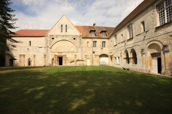 France, Haute Normandie, eure, pont de l'arche, abbaye de bonport, monument historique, abbaye cistercienne, vestiges de l'ancien cloitre,