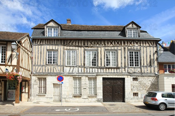 France, Haute Normandie, eure, pont de l'arche, pays de seine et eure, habitat, patrimoine, rue prieur, maison restauree par la societe art lequin,