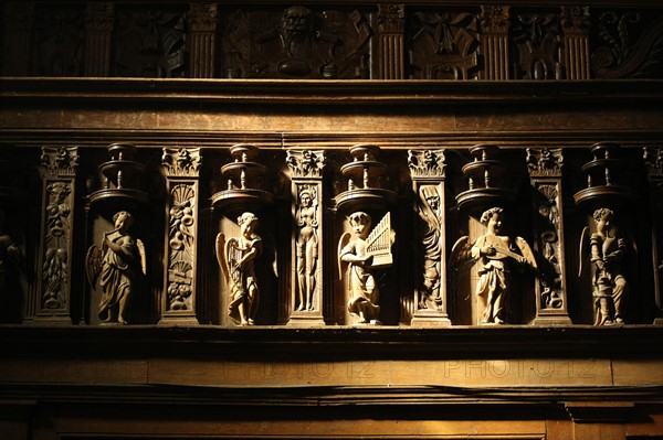 France, Basse Normandie, orne, pays d'avre et d'iton, breteuil sur iton, eglise, realisee en pierre de grison, buffet d'orgue en bois sculpte du 16e siecle,