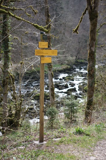 France, franche comte, jura, nozeroy, source de l'ain, pays des lacs, eau, paysage, nature, hiver, panneau, randonnée,